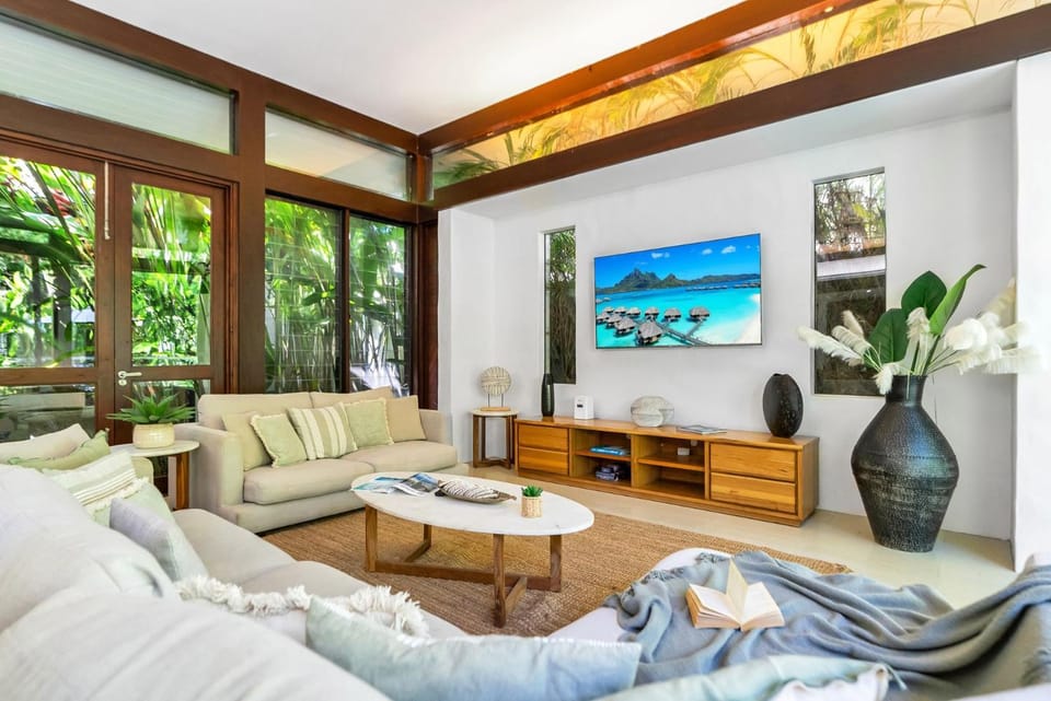 Belle Escapes Pura Palm Cove - Two luxury Balinese villas House in Palm Cove