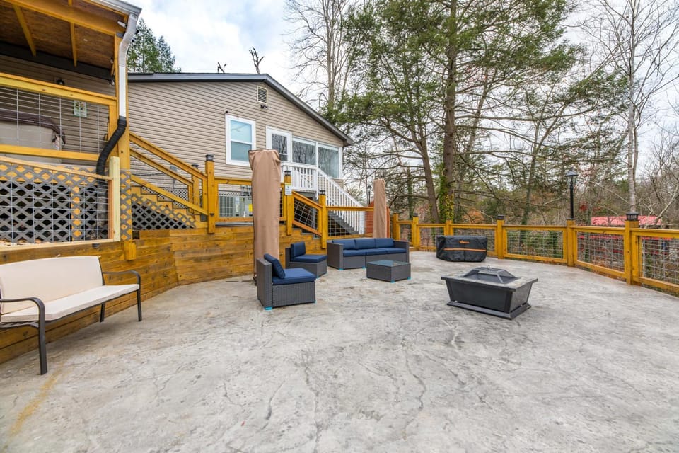 Property building, Patio, Day, View (from property/room), Balcony/Terrace, Balcony/Terrace