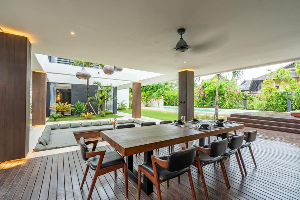 Patio, Day, Garden, Living room, Seating area, Dining area, Garden view