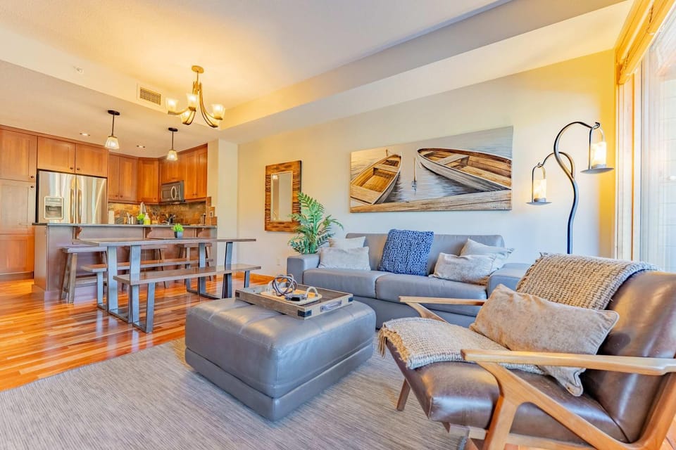 Stunning 2bd hot tub walking distance to downtown Apartment in Canmore