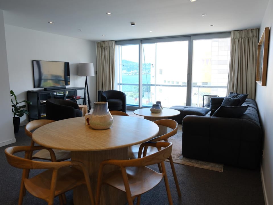 Communal lounge/ TV room, TV and multimedia, Living room, Seating area, Dining area, Evening entertainment