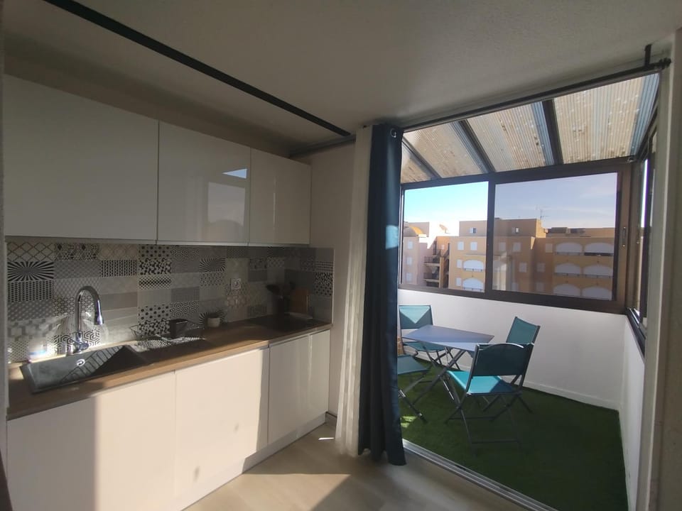 Kitchen or kitchenette, kitchen