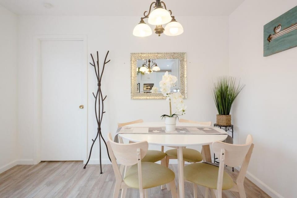 Charming Sonoma Cottage 2BD and 2BA Close to Plaza House in Boyes Hot Springs