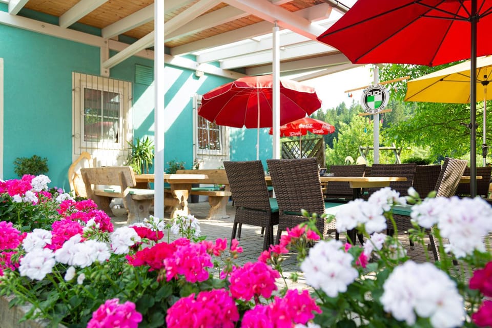 Restaurant/places to eat, Balcony/Terrace