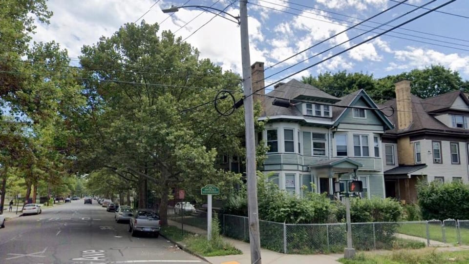 B2-2 Gorgeous-Shiny 4 BR-2 Bath R All rooms w AC Apartment in West Haven
