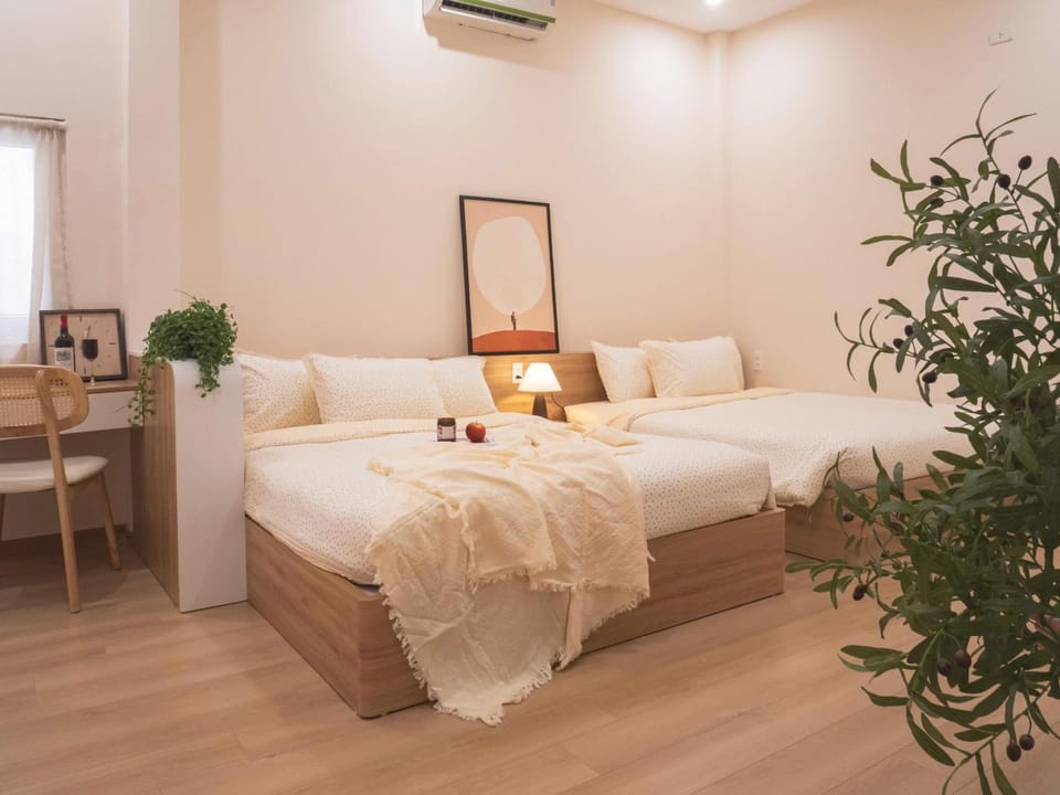 Bed, Photo of the whole room, Bedroom, towels, air conditioner
