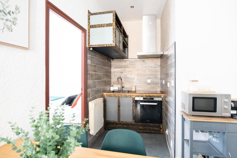Kitchen or kitchenette