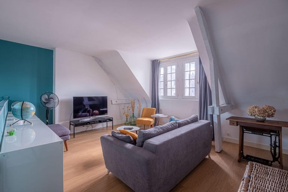 L'HIRONDELLE Bed and Breakfast in Centre-Val de Loire