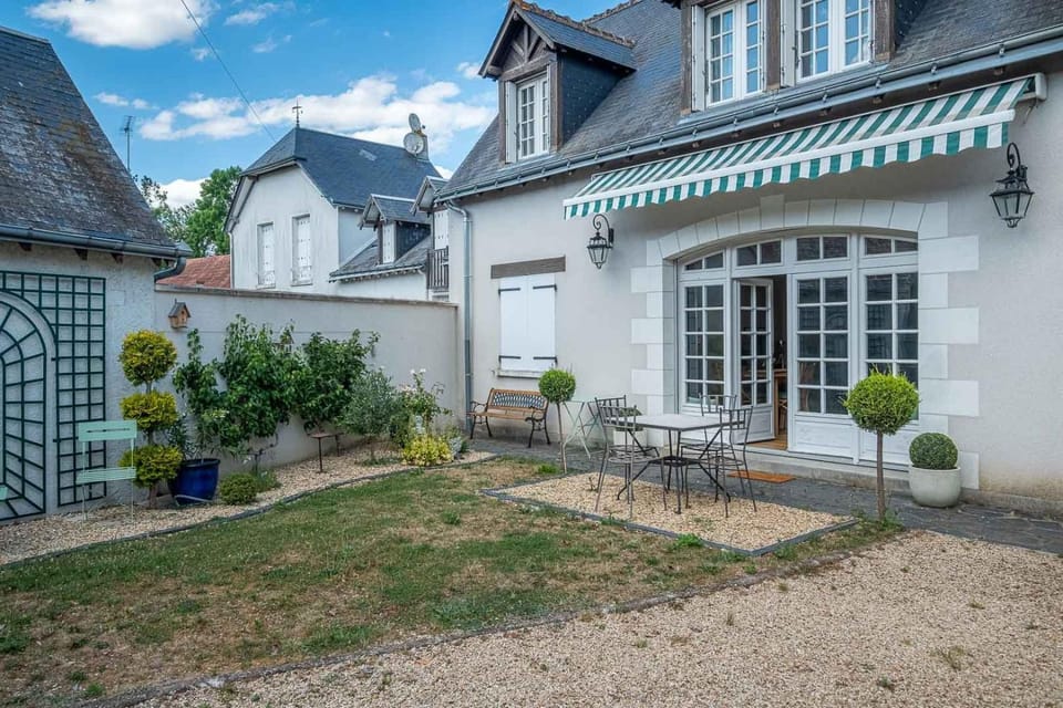 L'HIRONDELLE Bed and Breakfast in Centre-Val de Loire
