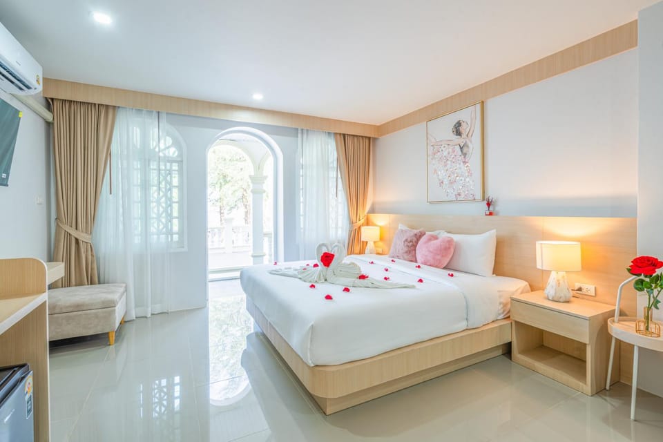Bed, Photo of the whole room, Bedroom, towels, air conditioner
