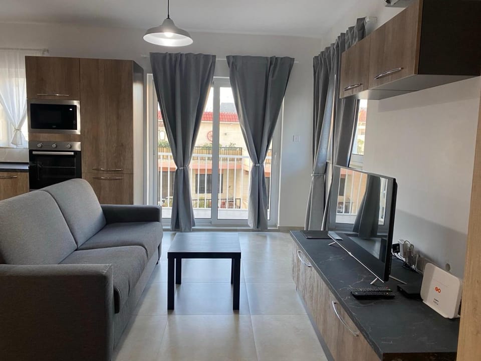TV and multimedia, Balcony/Terrace, Living room, internet, microwave, oven