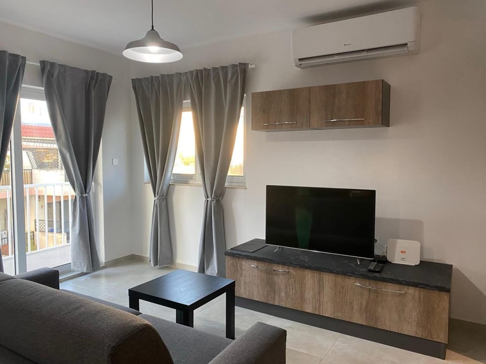 TV and multimedia, Balcony/Terrace, Living room, air conditioner