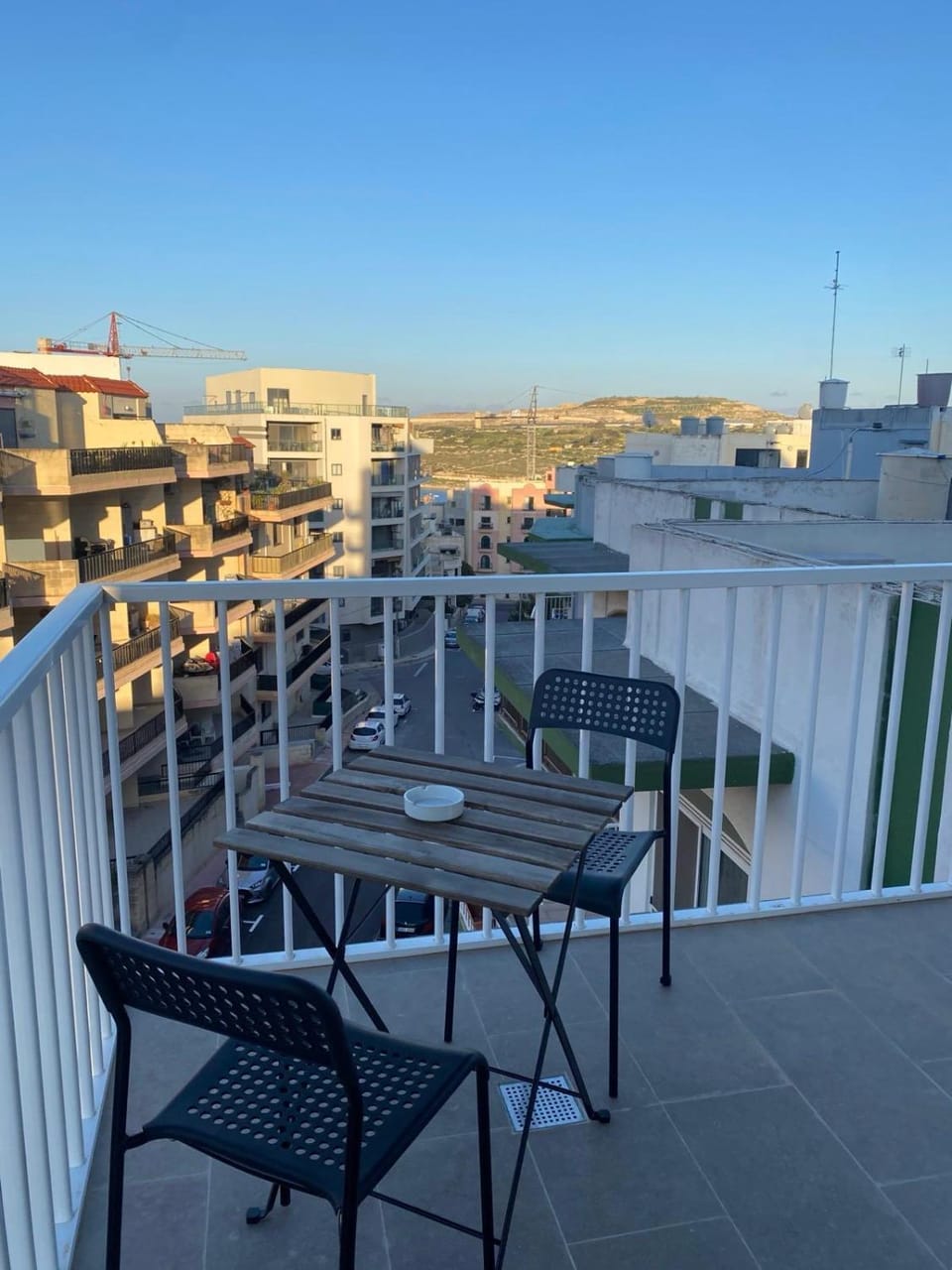 View (from property/room), Balcony/Terrace, Living room, Seating area, City view, Street view, Quiet street view