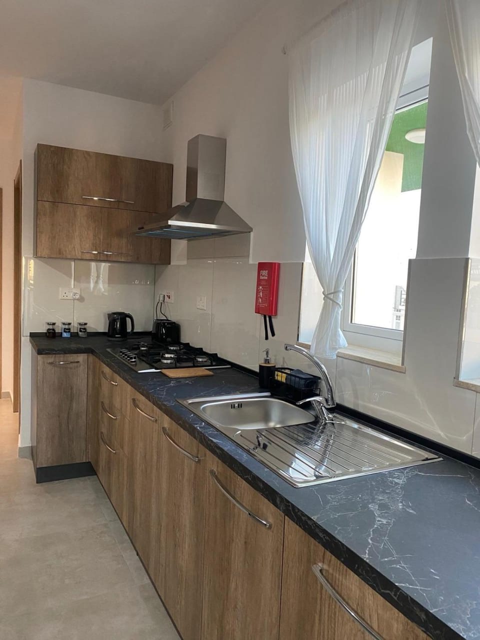 Coffee/tea facilities, storage, toaster, kitchen