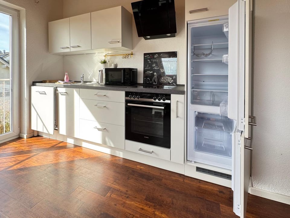 Kitchen or kitchenette, dishwasher, minibar, oven, stove, toaster