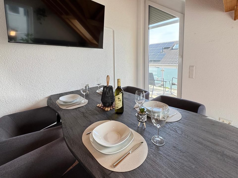 Seating area, Dining area