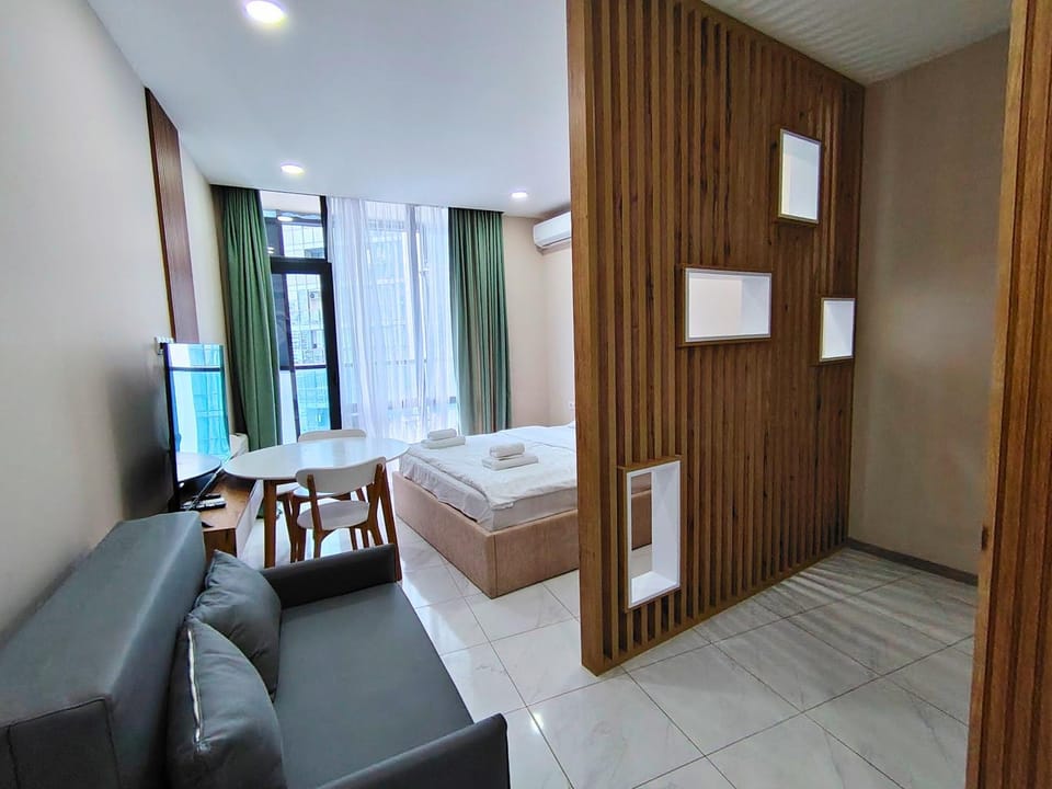 Bed, TV and multimedia, Photo of the whole room, Bedroom, towels