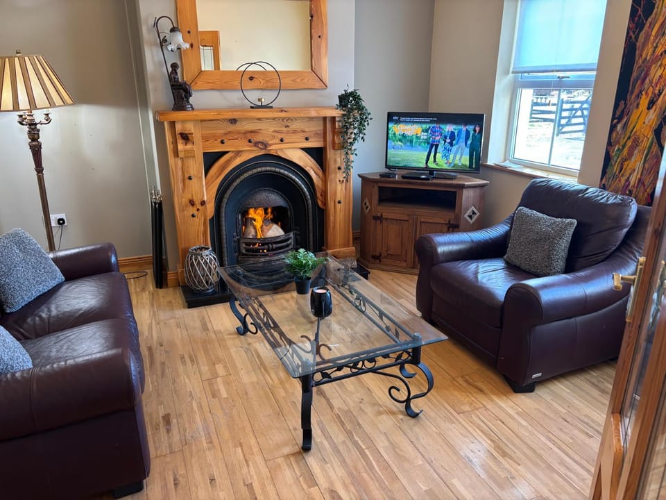 Albert Lock Bungalow 5 minute drive from Carrick House in Longford