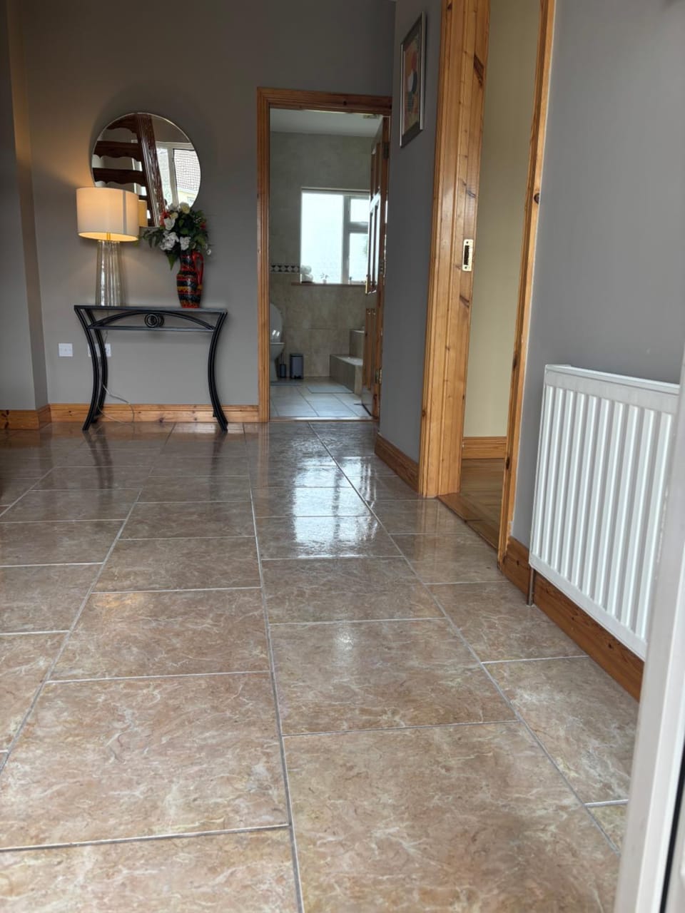 Albert Lock Bungalow 5 minute drive from Carrick House in Longford