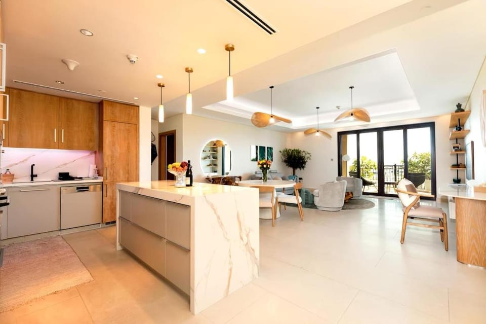 Facade/entrance, Kitchen or kitchenette, Photo of the whole room, Dining area, dishwasher