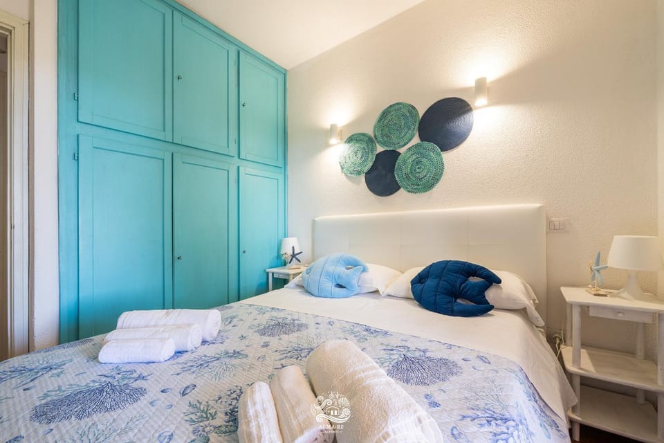 Bed, Photo of the whole room, Bedroom, towels, wardrobe