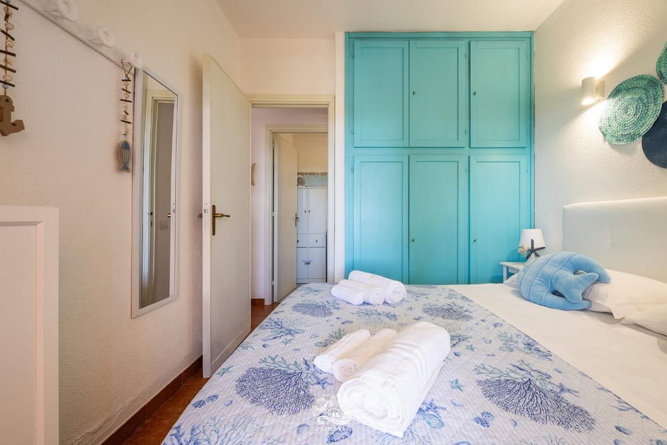 Bed, Photo of the whole room, Bedroom, towels, wardrobe