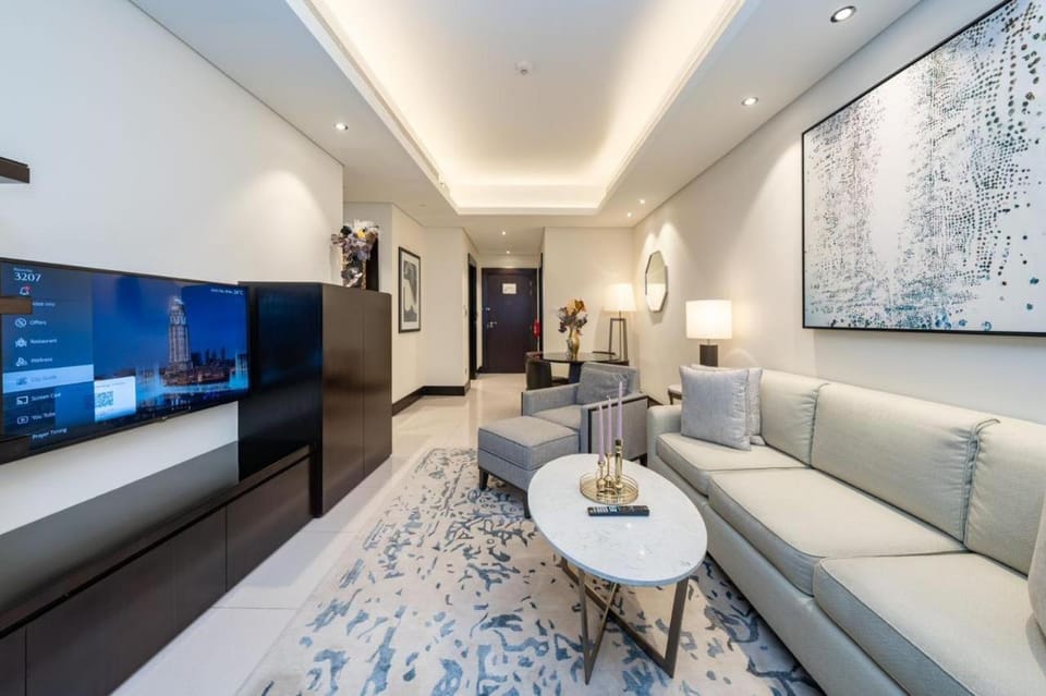TV and multimedia, Living room, Seating area, Evening entertainment