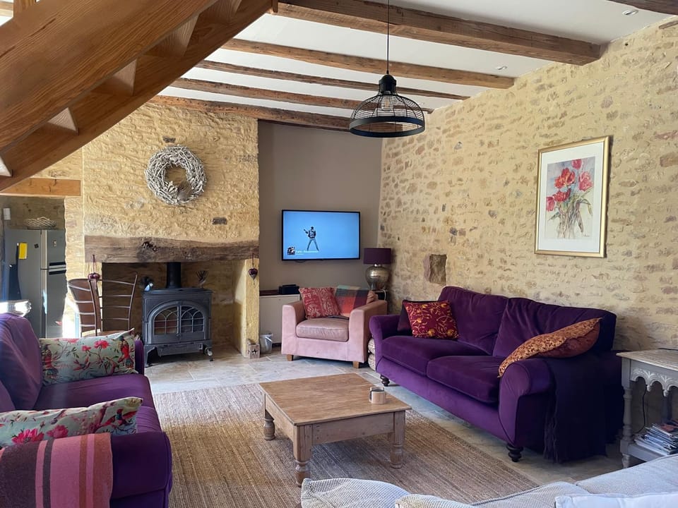 TV and multimedia, Living room, fireplace, furniture
