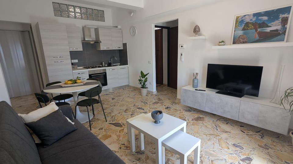 Kitchen or kitchenette, Seating area, Dining area