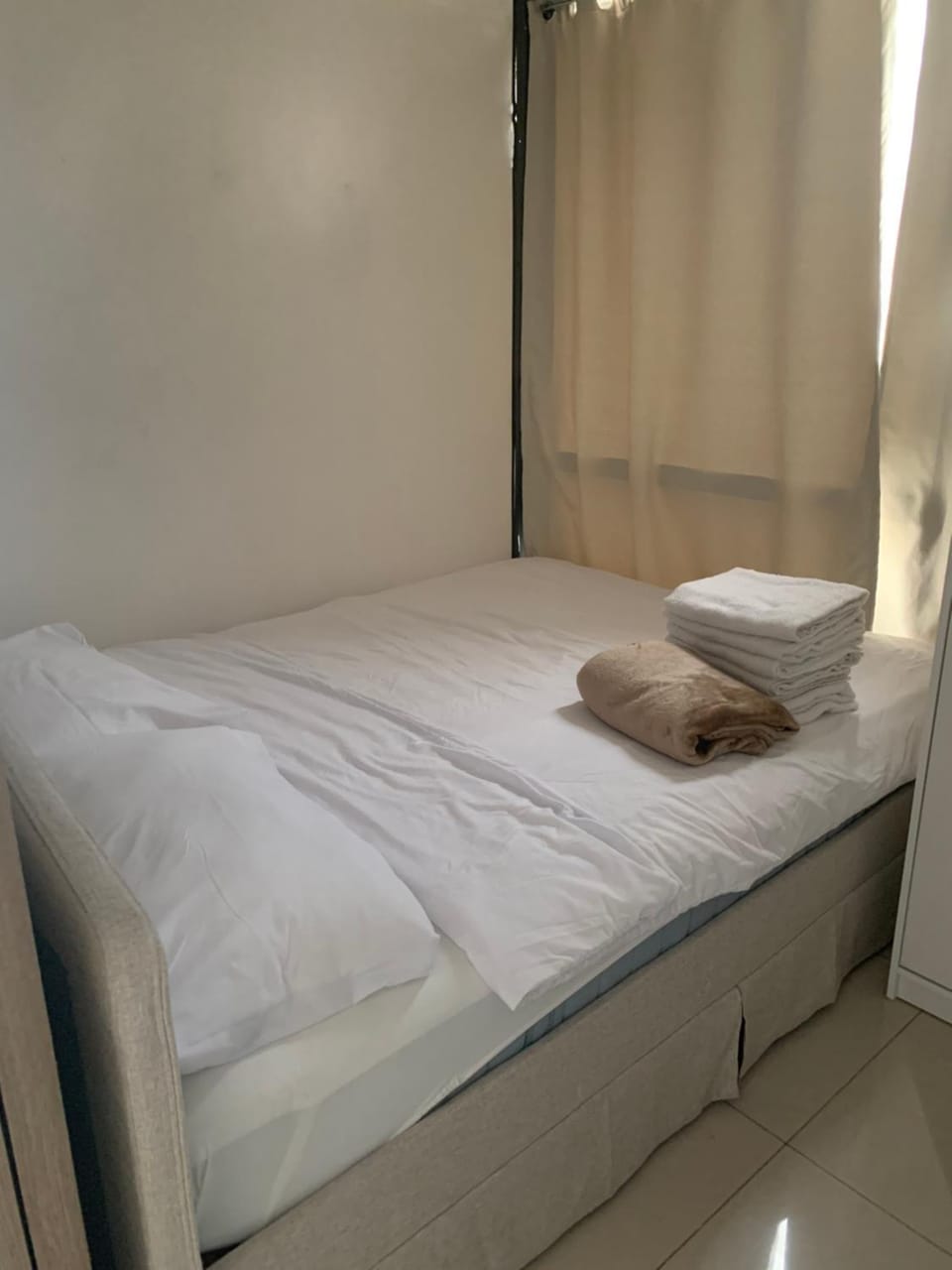 Bed, Bedroom, towels