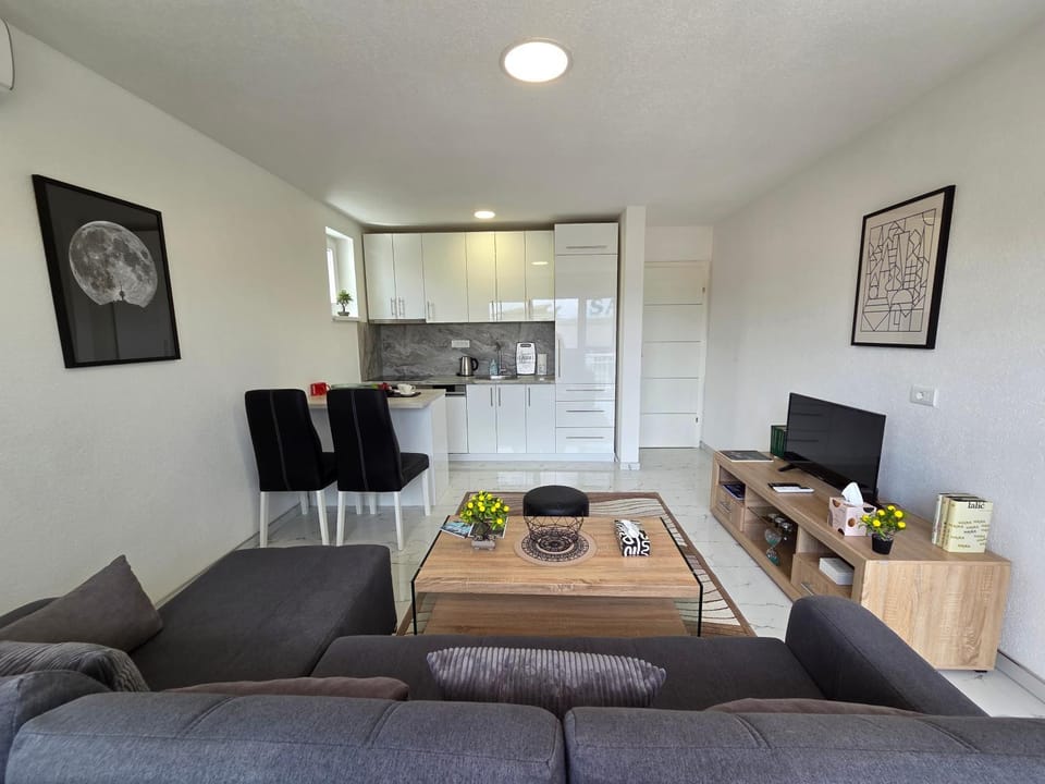 TV and multimedia, Kitchen or kitchenette, Living room, Seating area, Dining area, minibar