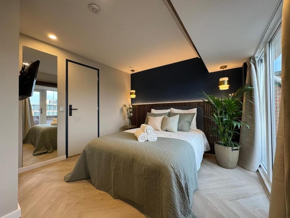 The Glamorous Chic Garden view Apart R4 Apartment in The Hague