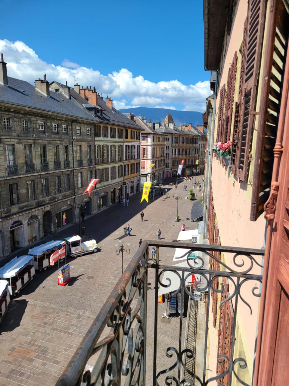 City view, Street view