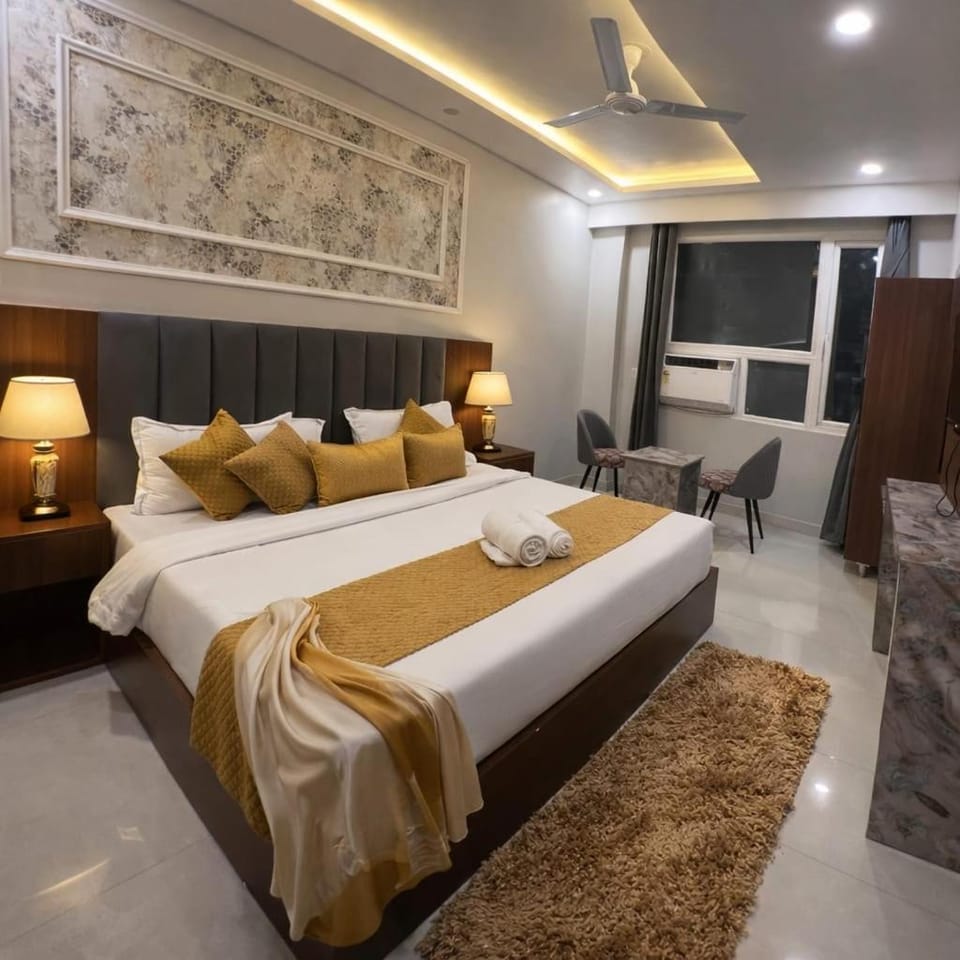 Bed, TV and multimedia, air conditioner