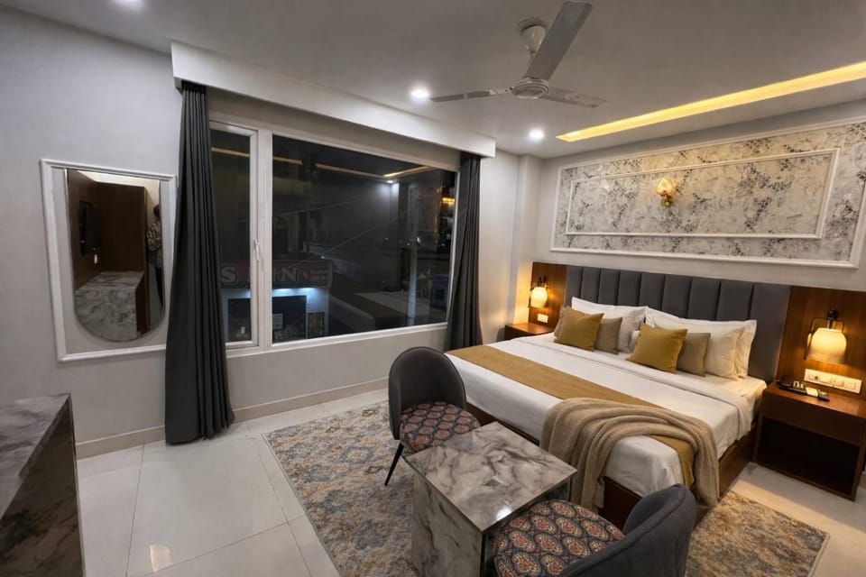 Bed, TV and multimedia, air conditioner