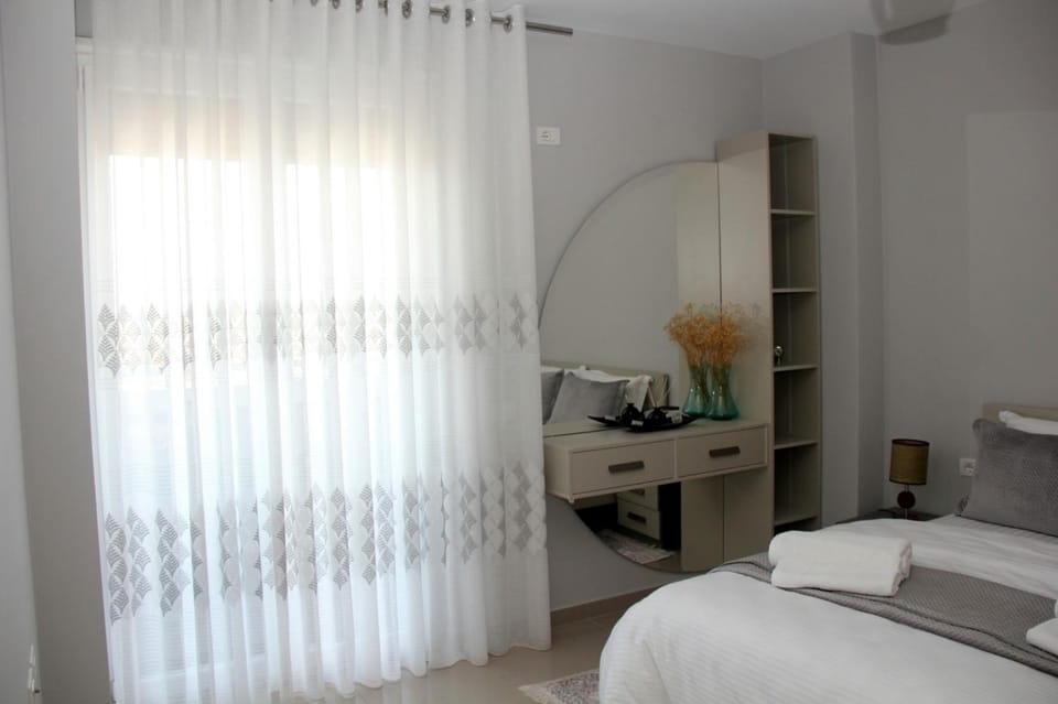 Bed, Photo of the whole room, wardrobe