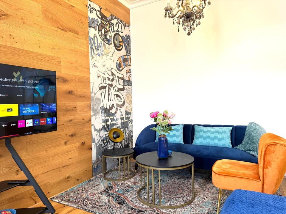 Communal lounge/ TV room, TV and multimedia, Living room, Seating area, Evening entertainment