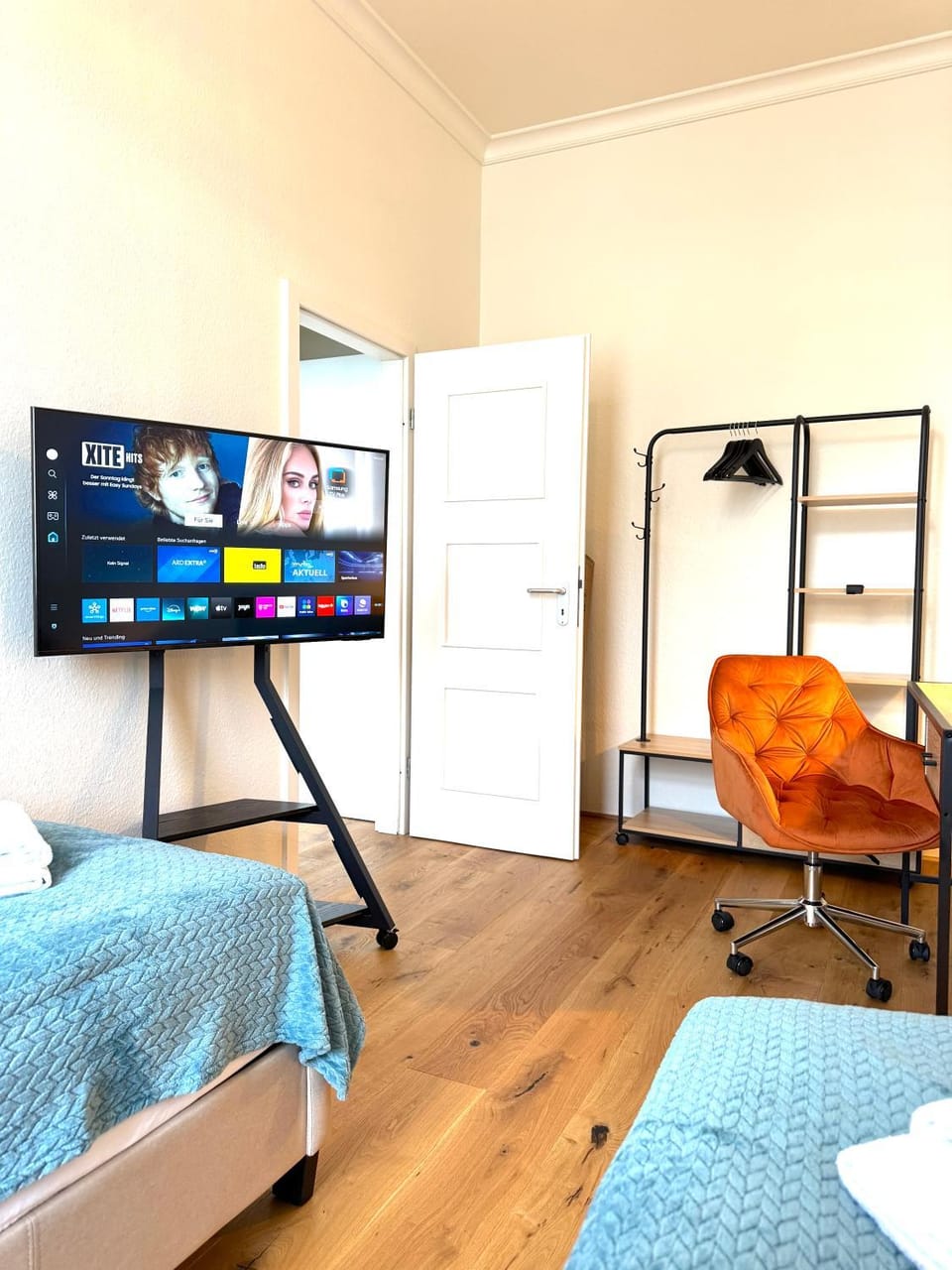 Bed, TV and multimedia, Photo of the whole room, Bedroom, wardrobe