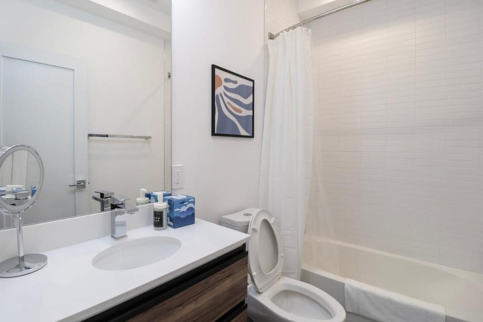 Unit 1 Stylish Studio with King Bed and Sofa Bed Apartment in District of Columbia
