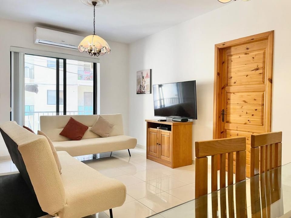 Modern Mediterranean 3 Bed, 2 Bath in St Pauls Bay - 5 Min Walk to Promenade, Beaches Nearby Apartment in Saint Paul's Bay