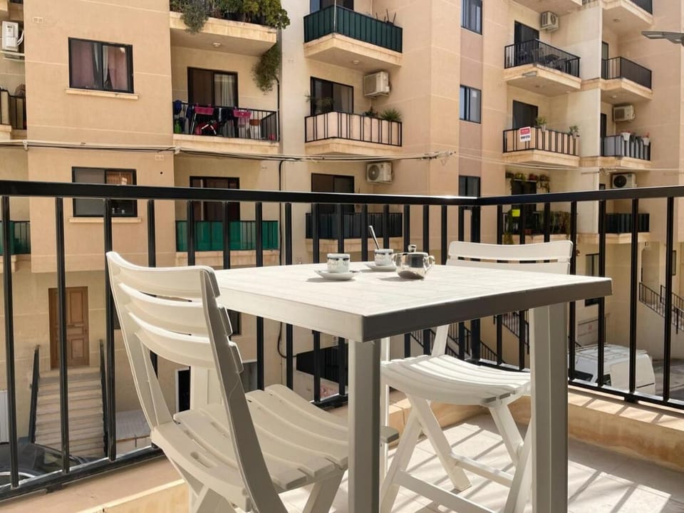 Modern Mediterranean 3 Bed, 2 Bath in St Pauls Bay - 5 Min Walk to Promenade, Beaches Nearby Apartment in Saint Paul's Bay