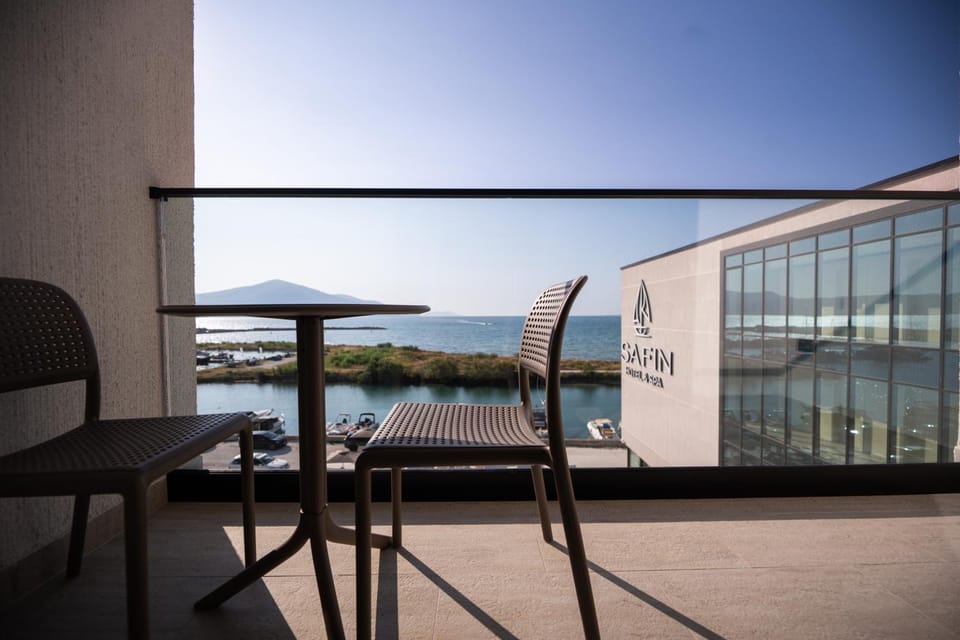 Natural landscape, View (from property/room), Balcony/Terrace, Seating area