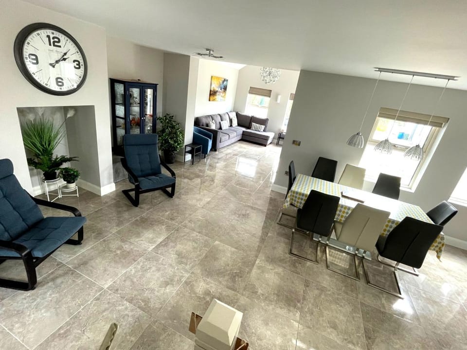 Communal lounge/ TV room, Seating area, Dining area, Communal kitchen, Family