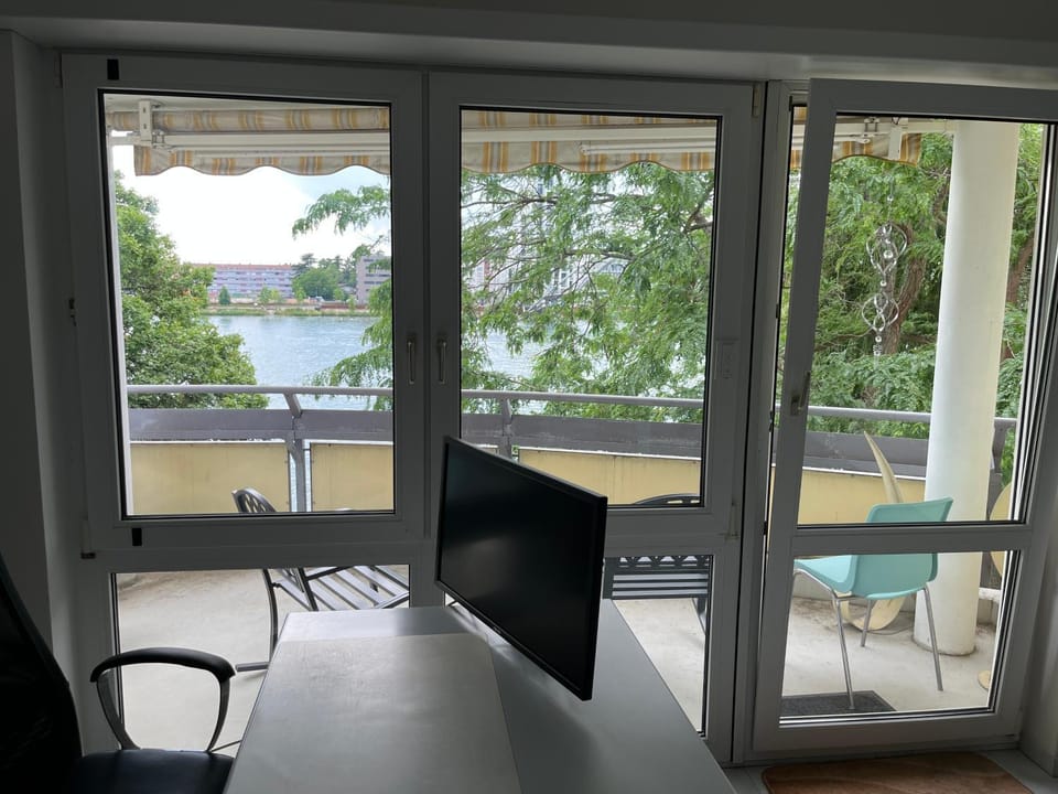 Balcony/Terrace, Living room, River view