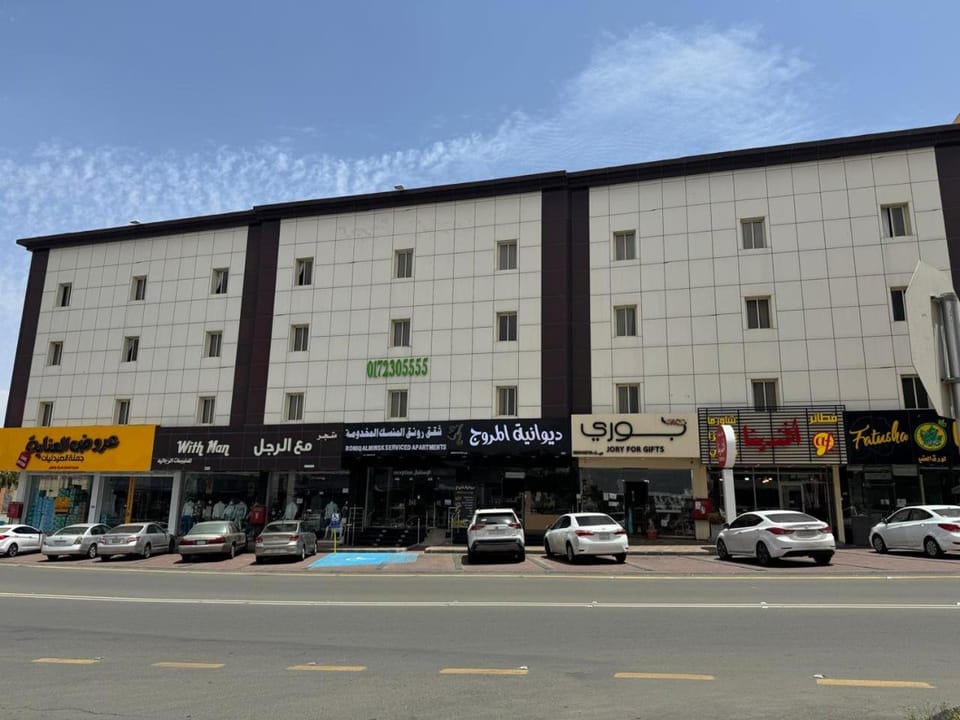 Property building, Day, Neighbourhood, City view, Street view, Location, Parking