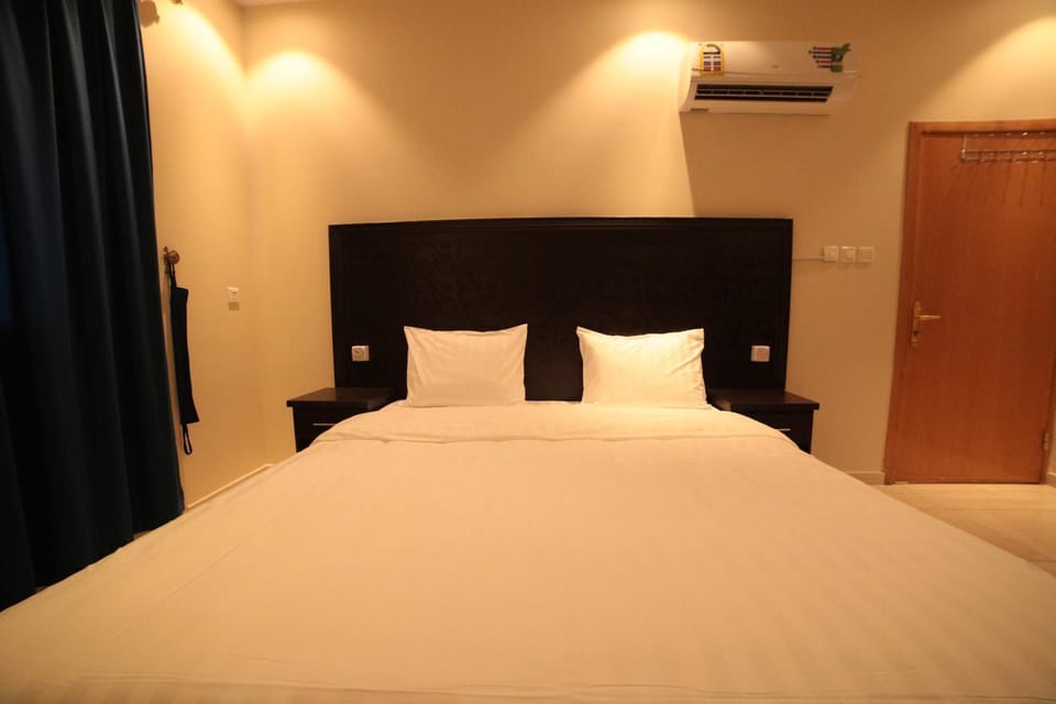 Bed, Photo of the whole room, Bedroom, flat iron, hair dresser, hair dryier, internet, wardrobe, air conditioner