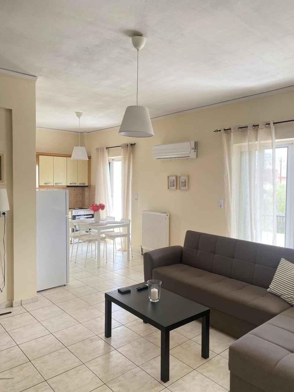 Kitchen or kitchenette, Living room, Dining area