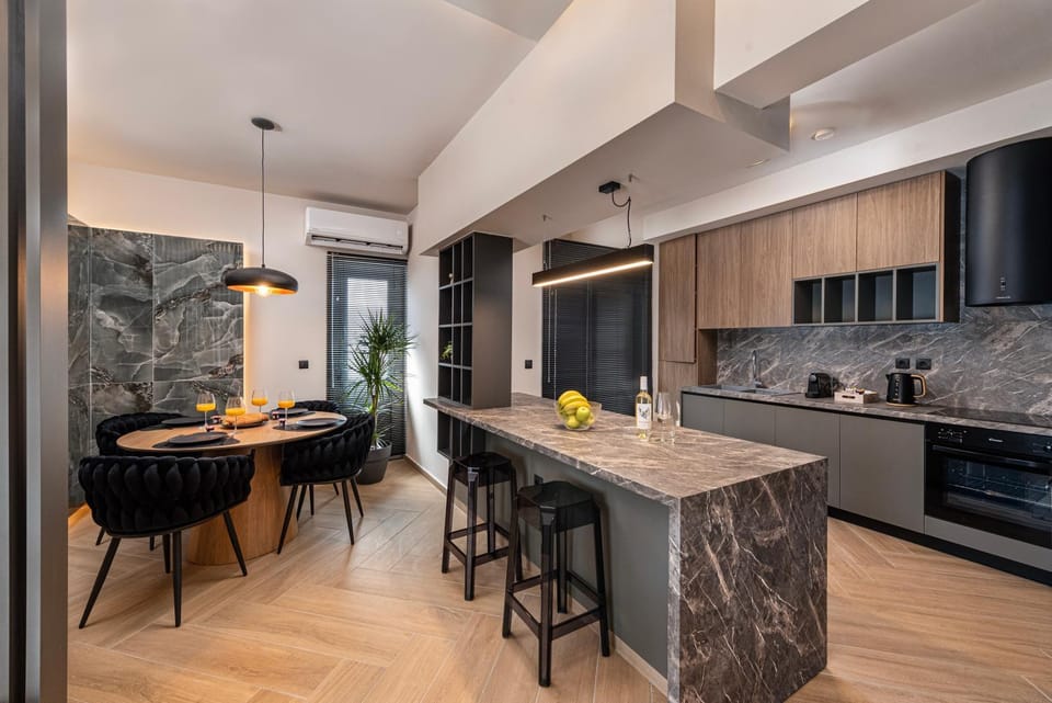 Kitchen or kitchenette, Dining area, stove