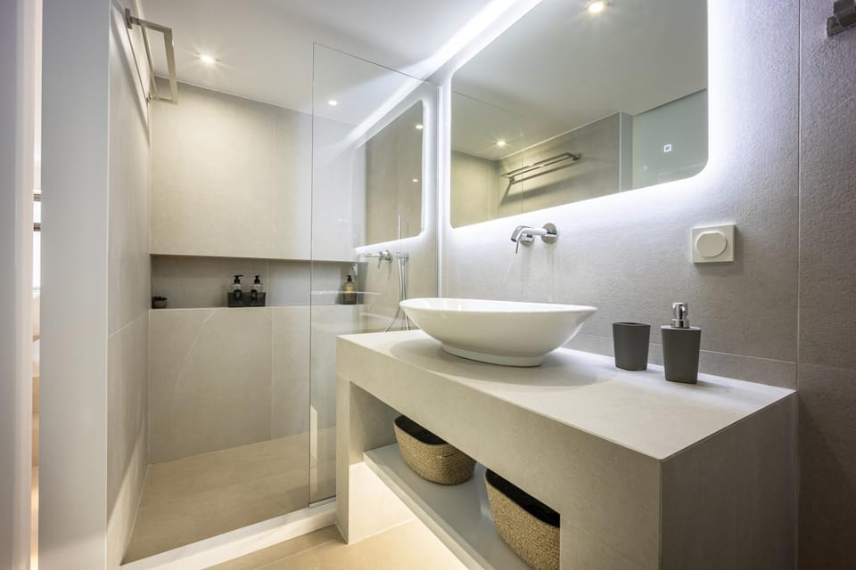 Shower, Bathroom