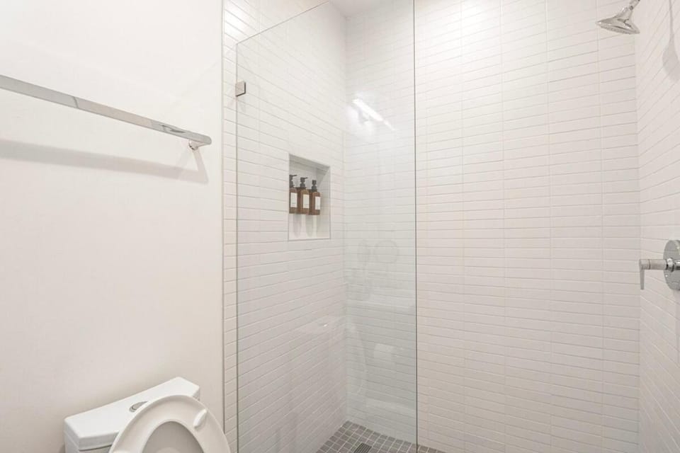 Unit 3 1Bed Room with Queen plus Sofa Bed in the Heart of DC Apartment in District of Columbia